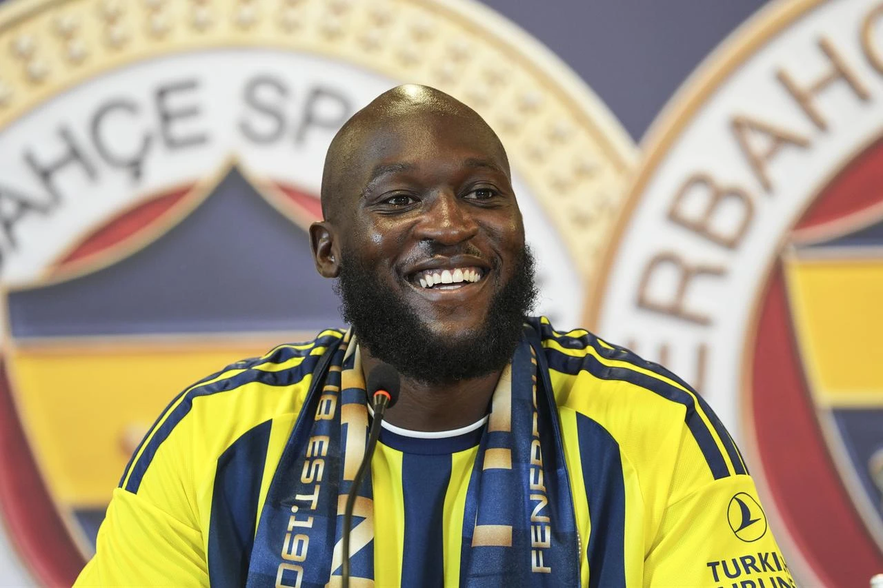 Fenerbahce's new signing Romelu Lukaku speaks during a signing ceremony held at the 1907 Tribune of Chobani Stadium in Istanbul, Türkiye, Aug. 14, 2026. (AA Photo)