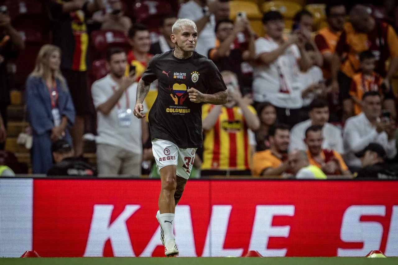 Galatasaray's Lucas Torreira warms up prior to the Turkish Super Lig week 1 football match between Galatasaray and Arca Corum FK at Rams Park in Istanbul, Türkiye, on August 14, 2026. (AA Photo)