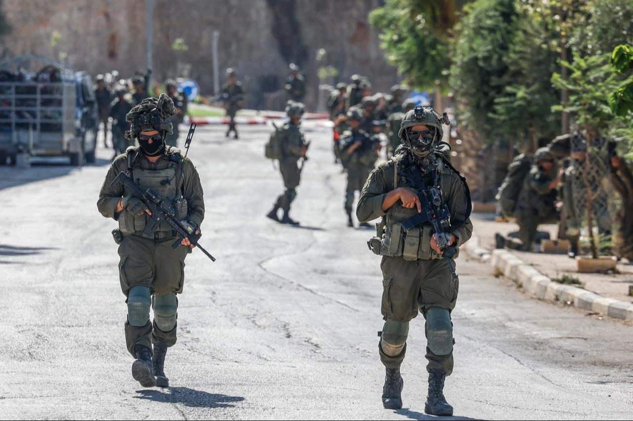 Israeli soldiers patrol a street as they are deployed during an operation in the village of Qusra, south of Nablus, in the Israeli-occupied West Bank, on August 13, 2026. (AFP Photo)