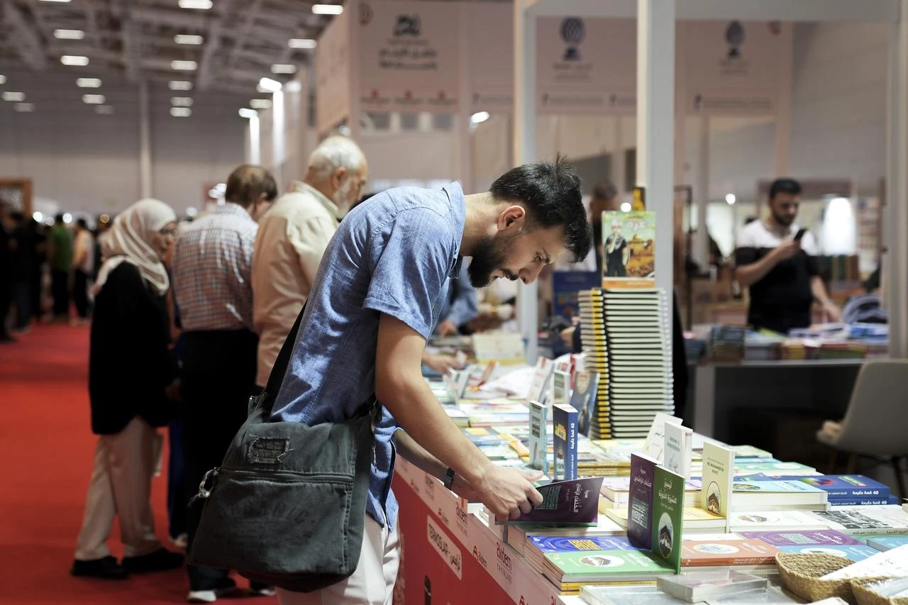 Visitor looking at books in the "11th International Istanbul Arabic Book Fair." (AA Photo)