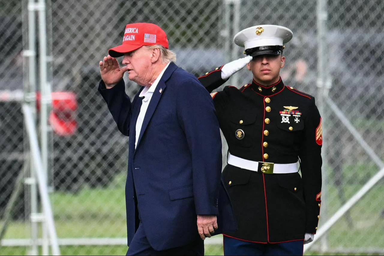 US President Donald Trump salutes as he exits Marine One on the Ellipse near the White House on August 16, 2026. (AFP Photo)