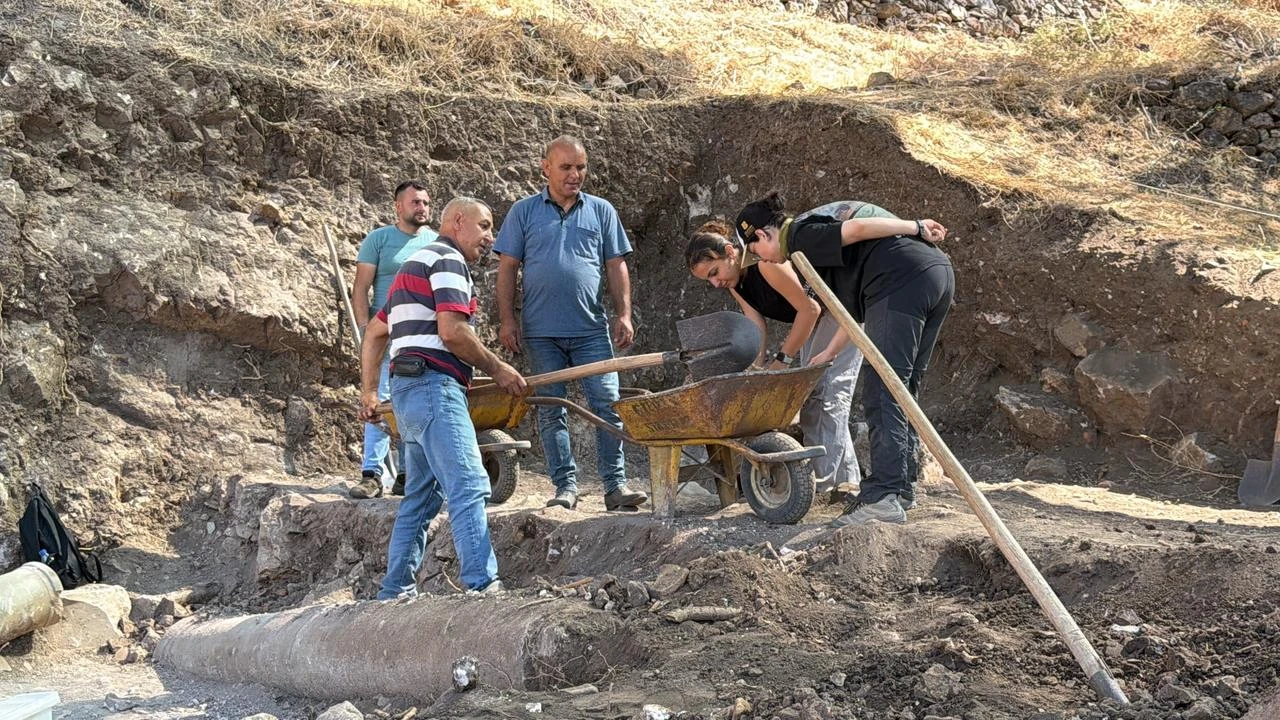 Archaeologists carry out excavation work at the site of a 1,600-year-old church being uncovered in the ancient city of Antandros in Balikesir, western Türkiye. (IHA Photo)