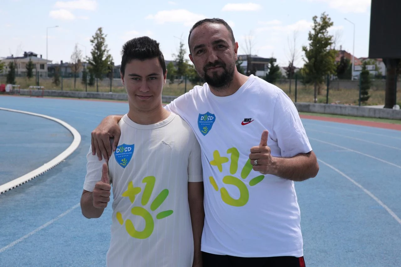 Turkish national athlete Muhammed Eren Uysal poses with athletics coach Savaş Baghan during a training session at the Konya Athletics Complex in Konya, Türkiye, Aug. 18, 2026. (AA Photo)