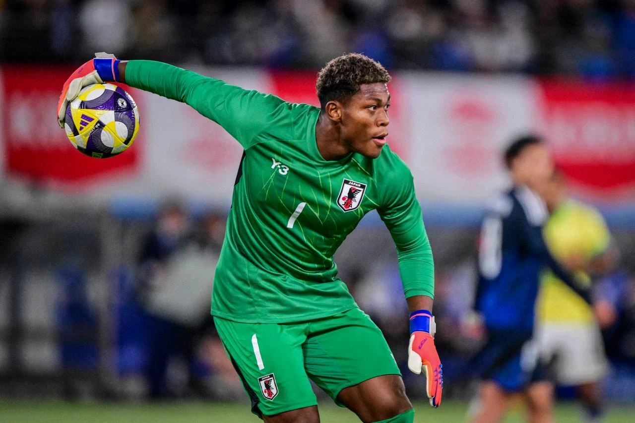 Japan’s goalkeeper prepares to distribute the ball during an international friendly against England at Wembley Stadium in London, U.K., March 31, 2026. (AFP Photo)