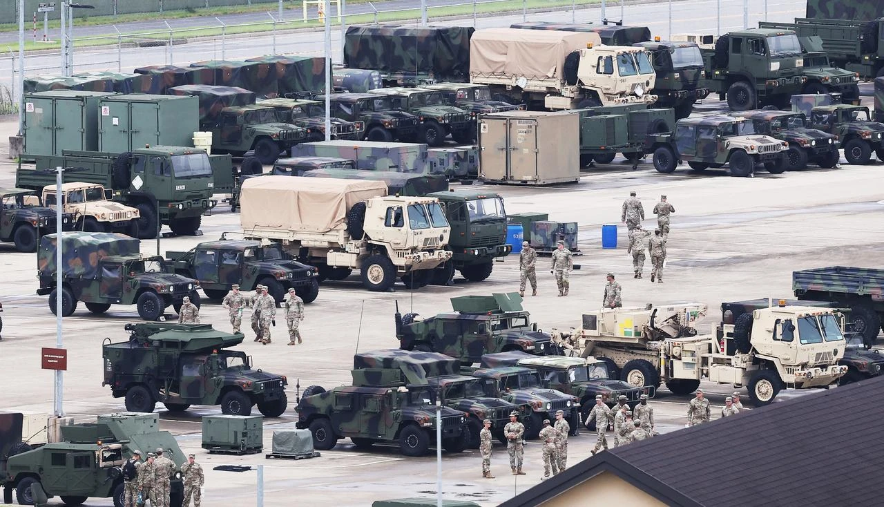 US soldiers are seen near military vehicles at Camp Humphreys in Pyeongtaek on August 17, 2026. (Photo by YONHAP / AFP)