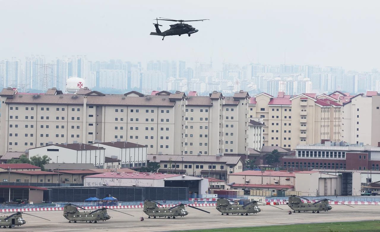 A US Army UH-60 Black Hawk helicopter flies at Camp Humphreys in Pyeongtaek on August 17, 2026. (Photo by YONHAP / AFP)