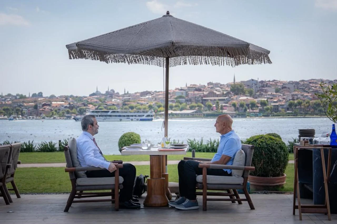 Syria's top diplomat meets US envoy Tom Barrack in Istanbul