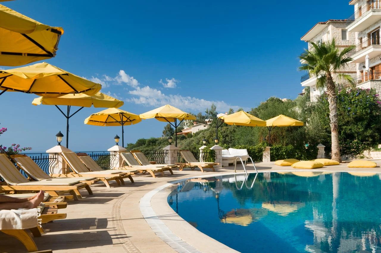 A view of the pool area at a resort on the Mediterranean coast in Türkiye. (Adobe Stock Photo)