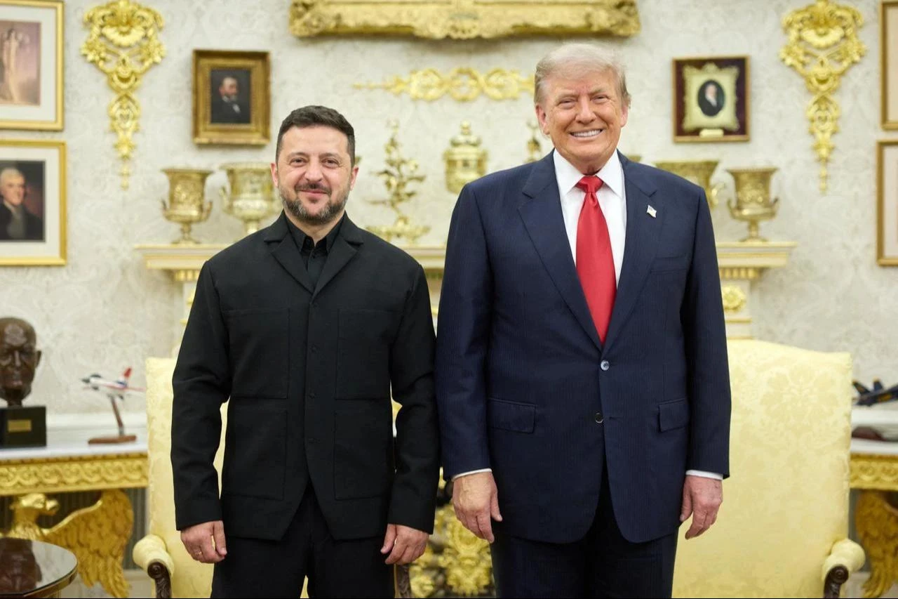 This handout photograph taken and released by the Ukrainian Presidential Press Service on July 28, 2026, shows Ukraine's President Volodymyr Zelenskyy (L) and US President Donald Trump posing for a photo during their meeting in Washington, DC. (Photo by Ukrainian Presidential Press Service/HO/AFP)