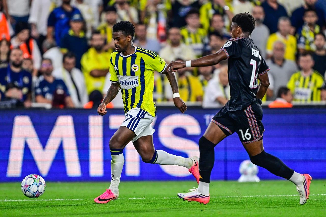 A Fenerbahçe player advances with the ball under pressure from an Olympique Lyonnais defender during their UEFA Champions League play-off first-leg match in Istanbul, Türkiye, Aug. 18, 2026. (AA Photo)