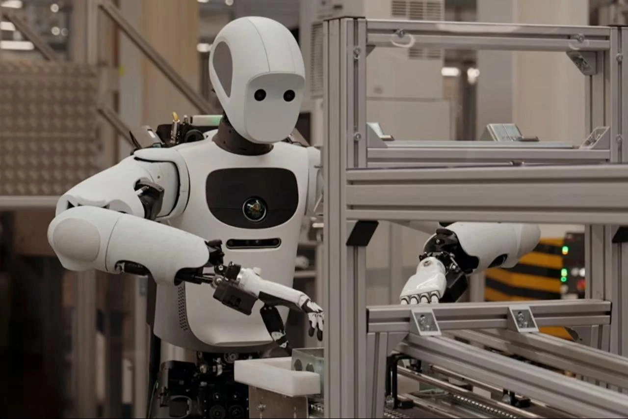 A humanoid robot performs an industrial task during training for real-world work, July 18, 2026. (AA Photo)
