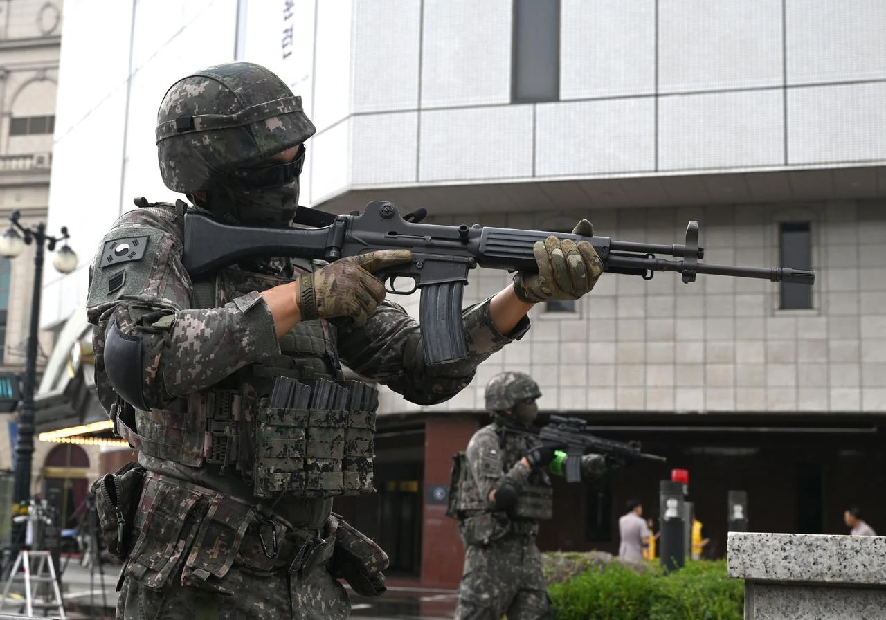 South Korean soldiers take part in an anti-terror drill at a hotel in Seoul on August 19, 2026, on the sidelines of a major South Korea-US joint military exercise named Ulchi Freedom Shield. (AFP Photo)