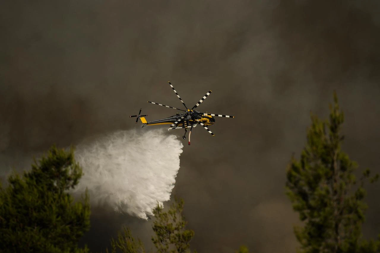 2 firefighting helicopters collide while battling Greece wildfire