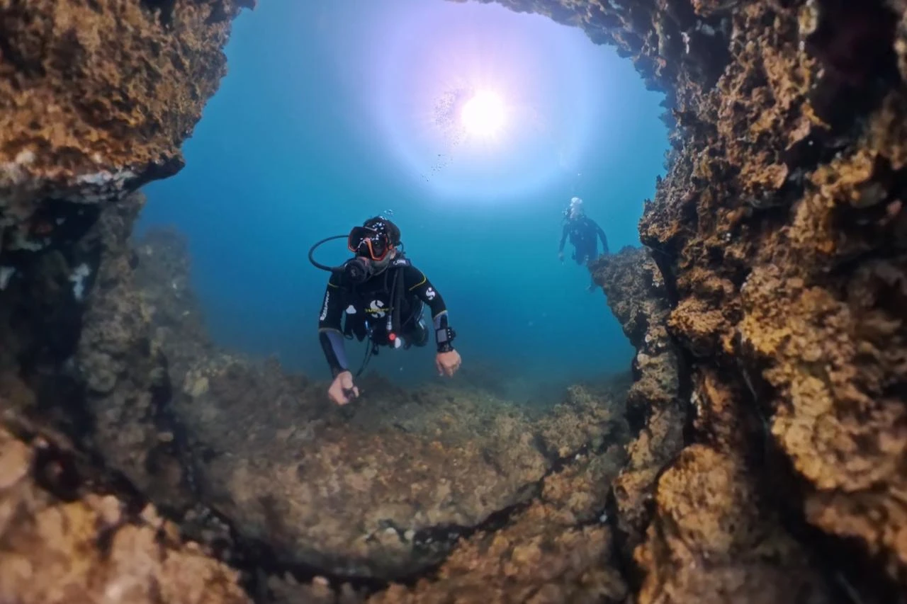 Divers discover Lake Van's sunken ship, record-breaking microbialites