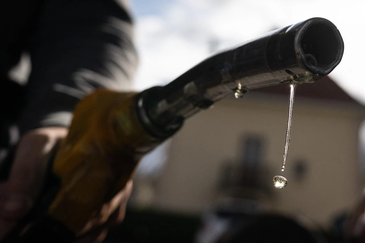 Drops of petrol fall from the nozzle of a petrol pump at a gas station in Mulhouse, eastern France, on April 1, 2026. (AFP Photo)