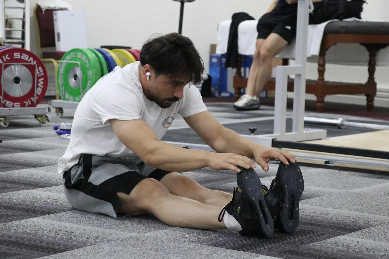 The Men's National Weightlifting Team during training session. (AA Photo)