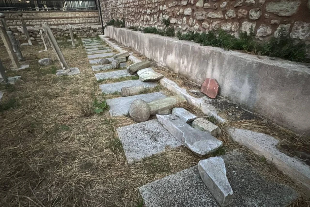Vandal damages seven historic gravestones in Istanbul cemetery