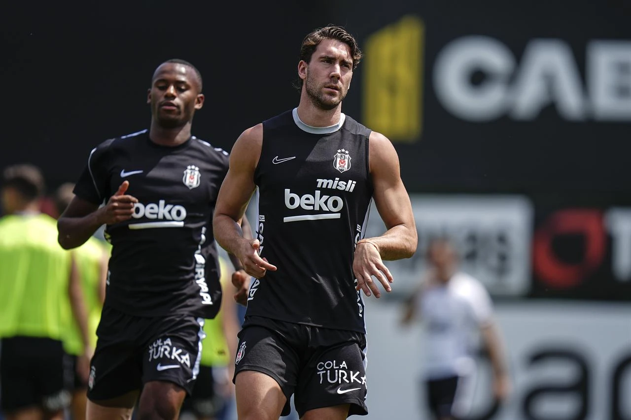 Dusan Vlahovic of Besiktas attends a training session at the BJK Nevzat Demir Facilities ahead of the football match where they will host the Lithuanian side Kauno Zalgiris in the first leg of the UEFA Europa League play-off round in Istanbul, Türkiye, August 19, 2026. (AA Photo)