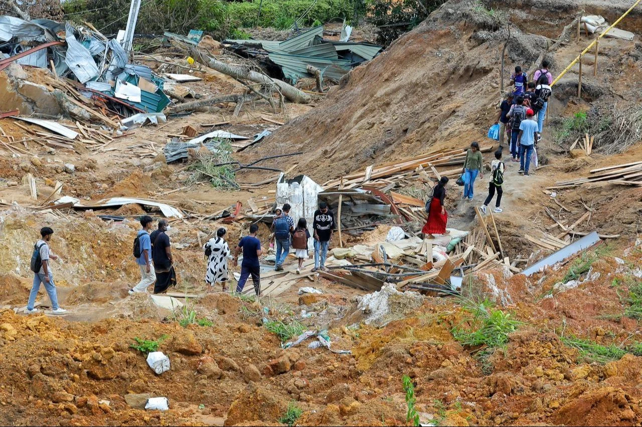 Residents walk past destroyed homes after landslides caused by Cyclone Ditwah in Ulapane village near Nawalapitiya, Kandy, Sri Lanka,  December 7, 2025. (AFP Photo)