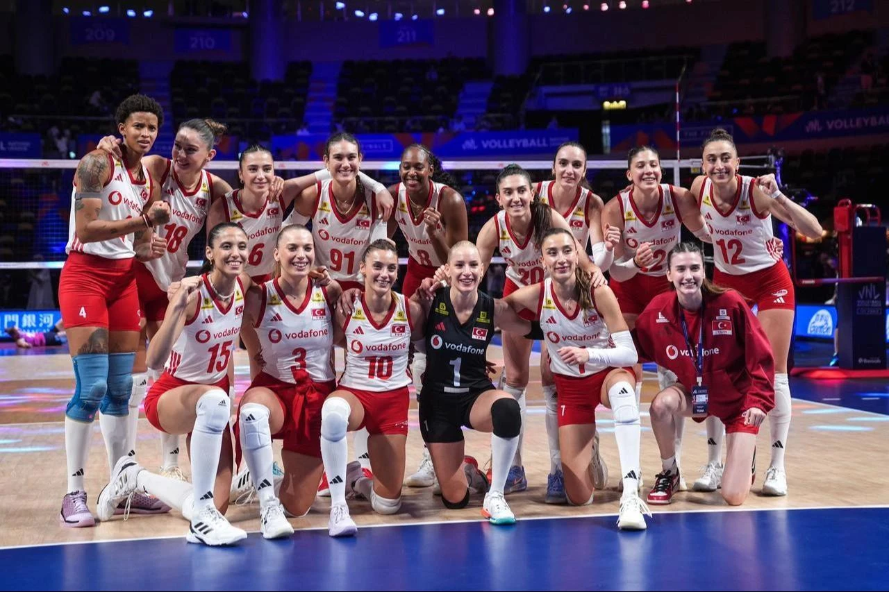 Türkiye national team players pose for a victory photo after the 2026 FIVB Volleyball Nations League (VNL) quarterfinal match against Canada at the East Asian Games Dome in Macau, China on July 23, 2026. (AA Photo)