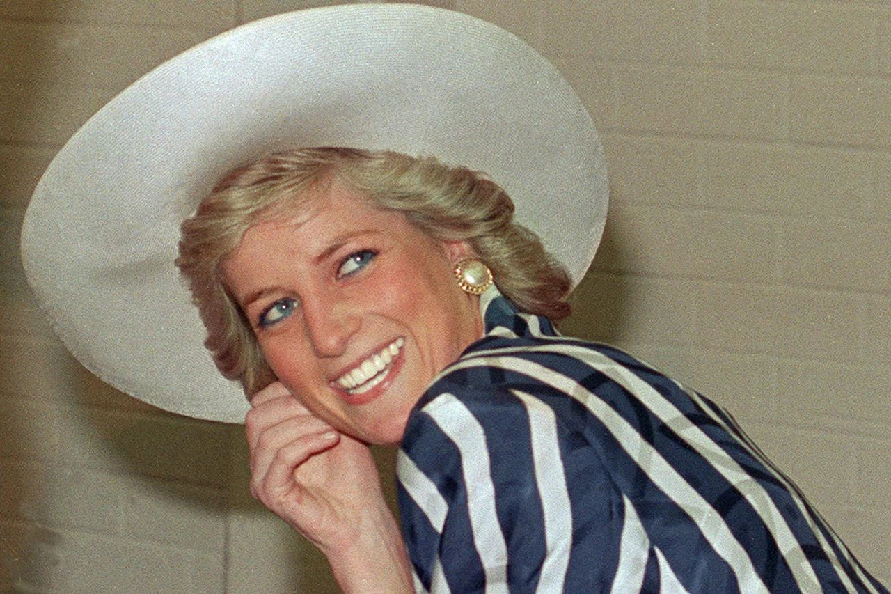 Princess Diana poses during her visit to Footscray Park, a suburb of Melbourne, on January 27, 1988. (AFP Photo)