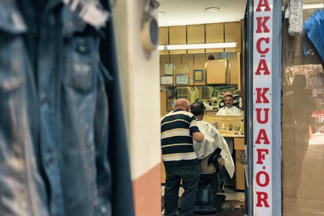 Still shaving at 78: Istanbul barber marks 62 years in the chair