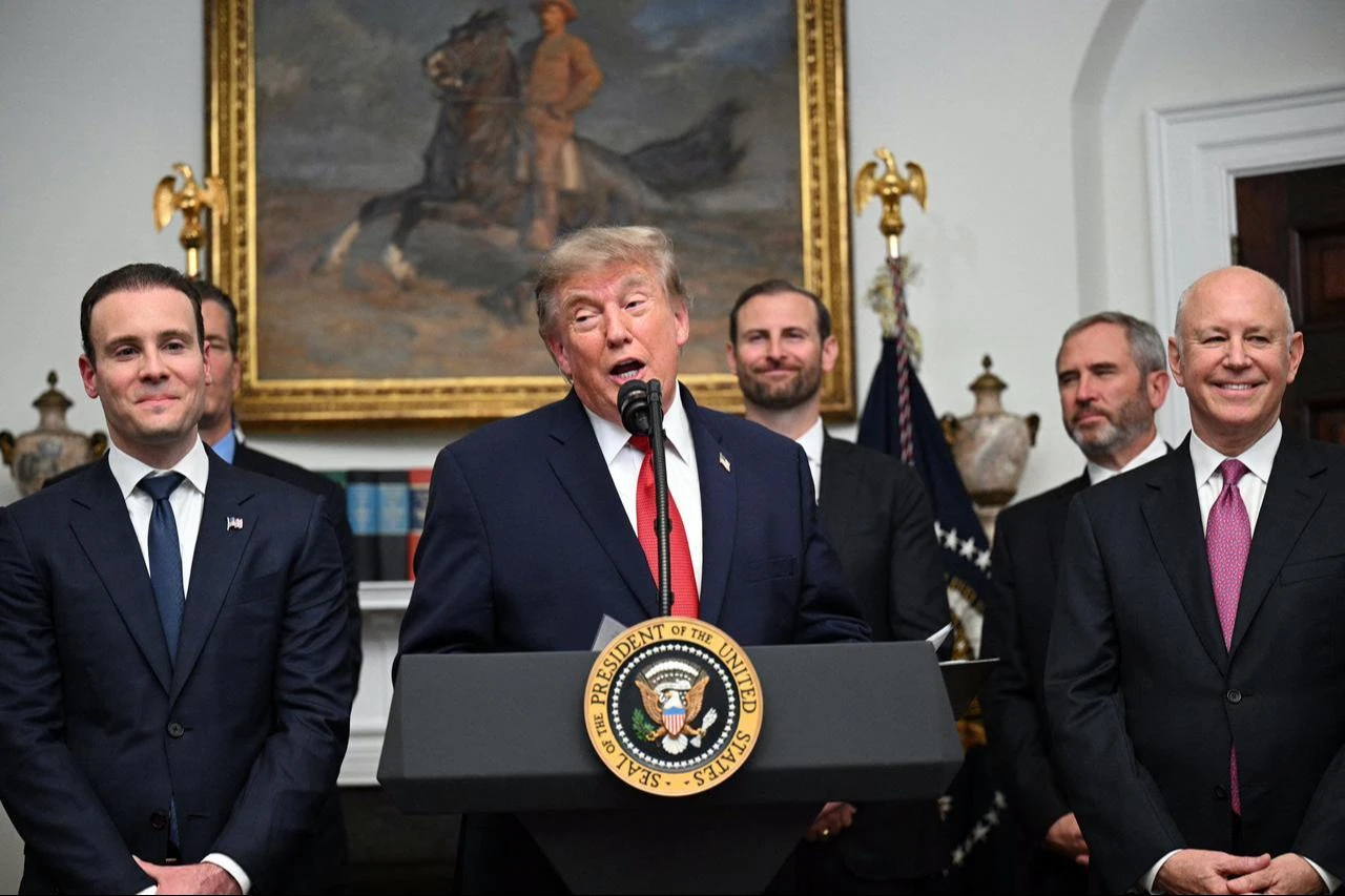 US President Donald Trump delivers remarks during a meeting with cryptocurrency executives in the Roosevelt Room of the White House in Washington, DC, Aug. 19, 2026. (AFP Photo)
