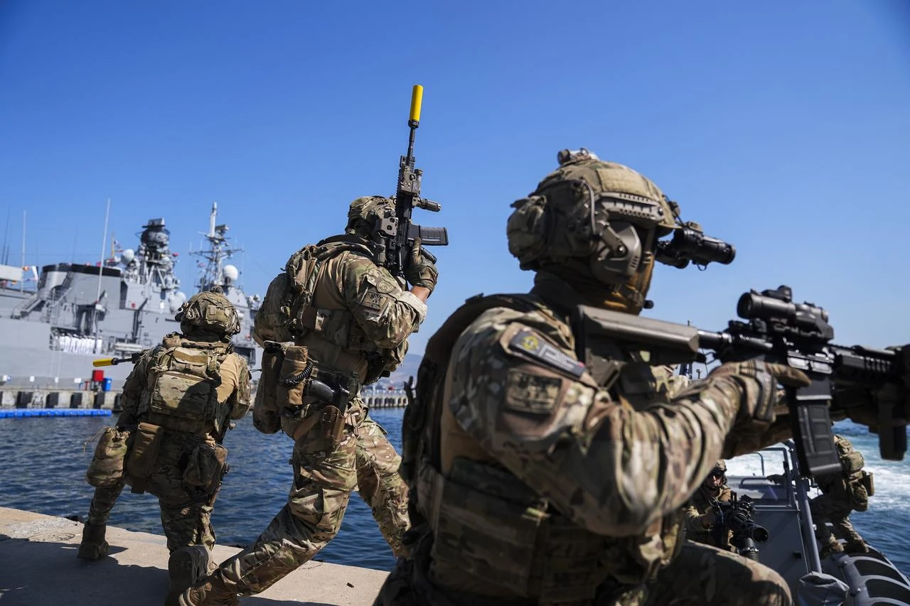 Military demonstrations are held by the Underwater Offense (SAT) and Underwater Defense (SAS) Commands as part of the Teknofest Blue Homeland at the Golcuk Naval Shipyard Command in Kocaeli, Türkiye, Aug. 20, 2026. (AA Photo)