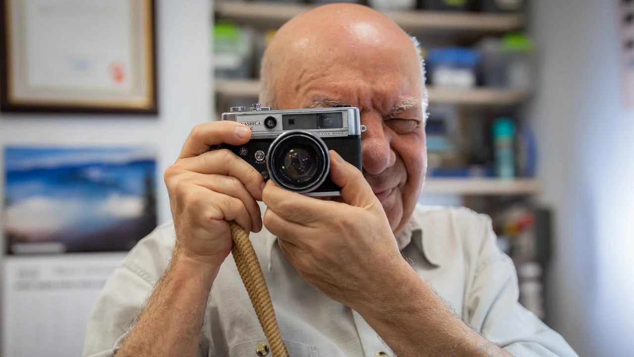 The man who gives cameras a second life