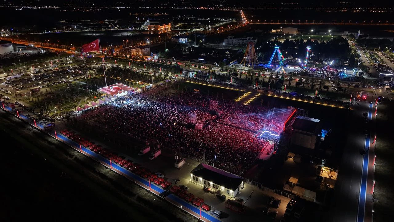 Aerial photo of the Buray concert at the Erzurum Events and Rally Area at the Erzurum Cultural Route Festival, organized by the Ministry of Culture and Tourism. (AA Photo)
