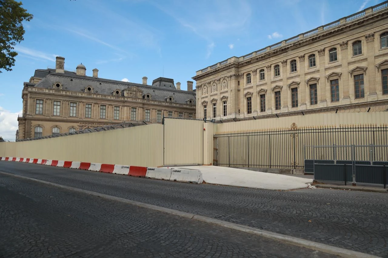 Security barriers are installed around the Louvre Museum as authorities strengthen protective measures following a jewelry theft, Paris, France, Aug. 20, 2026. (AA Photo)