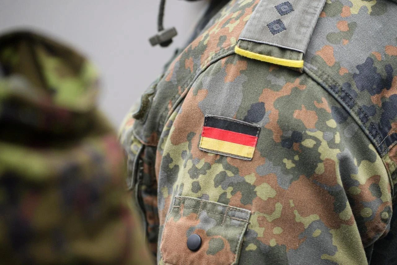 Uniform of the German army with the German flag on the shoulder, date and time undisclosed. (Adobe Stock photo)