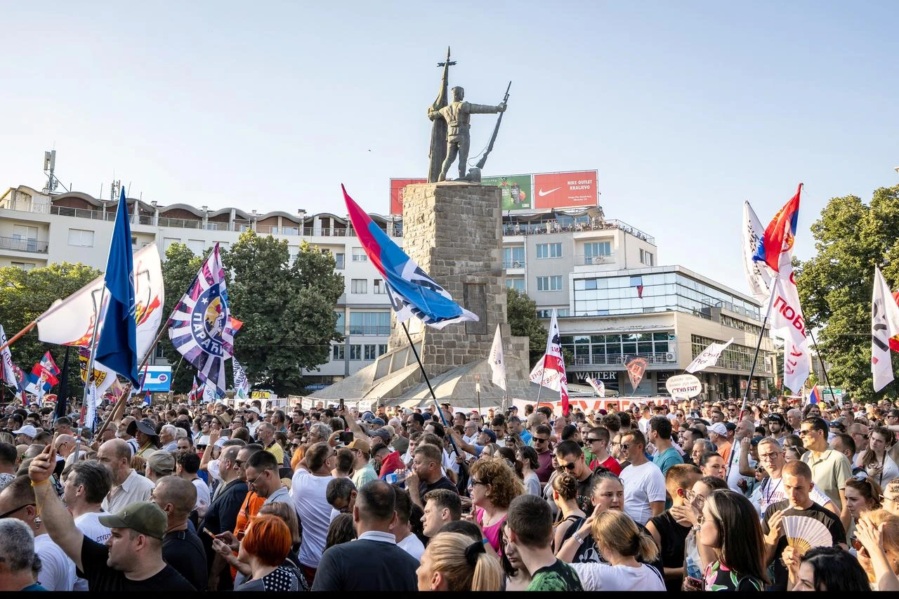 A few thousand protestors gather in Kraljevo, central Serbia, on June 28, 2026, for a rally called by students, a day after Serbia's President Aleksandar Vucic said he would step down within "weeks" following more than a year of student-led protests. (AFP Photo)
