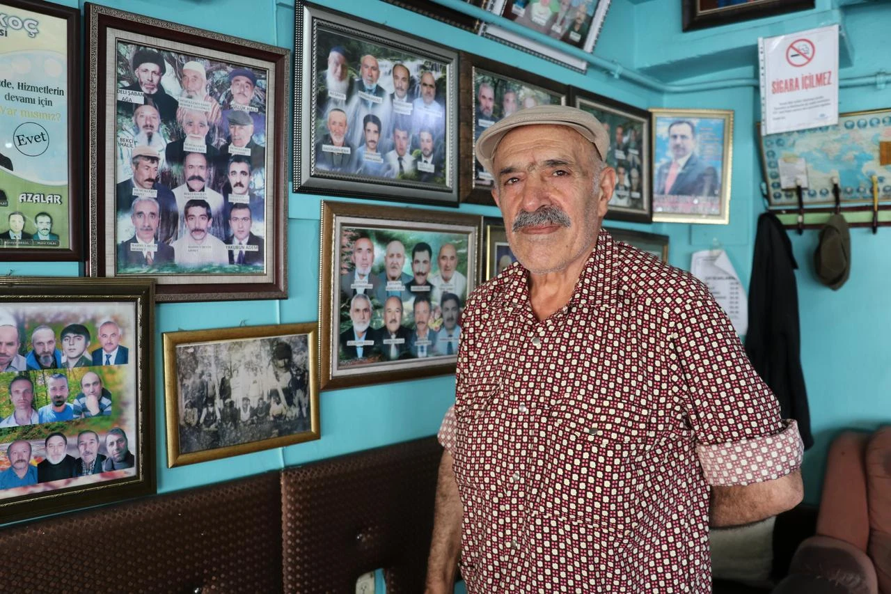 Sivas tea house owner displays 48 years of customer and family photos  