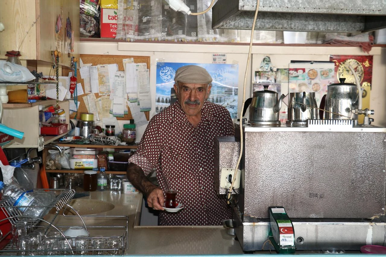 Yakup Ozturk serving tea in his shop. (AA Photo)