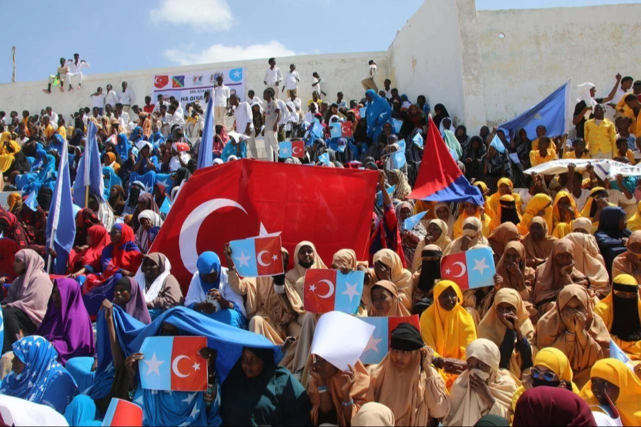 After Somali President Hassan Sheikh Mohamud announced the signing of a defense and economic pact with Türkiye, Somalis attending the celebration ceremony in the capital Mogadishu enthusiastically waved both Turkish and Somali flags, Mogadishu, Somalia, Feb. 24, 2024. (AA Photo)