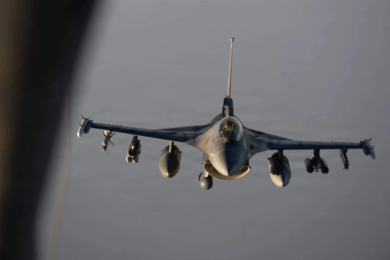 A U.S. Air Force F-16 Fighting Falcon aircraft approaches the boom of a U.S. Air Force KC-135 Stratotanker aircraft in the U.S. Central Command area of responsibility Aug. 10, 2026. (Photo via U.S. Air Force)