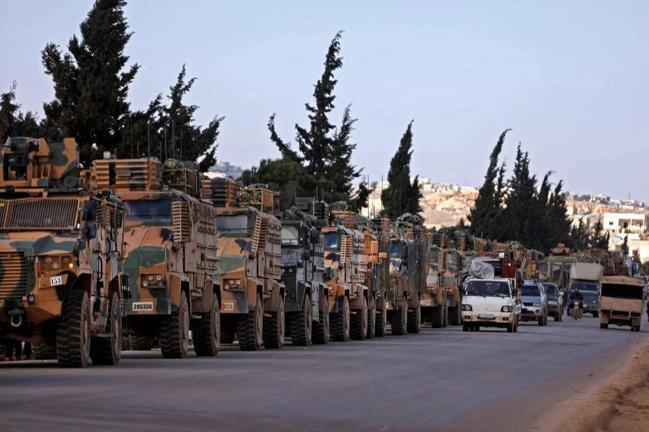 A Turkish military convoy is seen parked near the town of Batabu on the highway linking Idlib to the Syrian Bab al-Hawa border crossing with Türkiye, March 2, 2020. (AFP Photo)