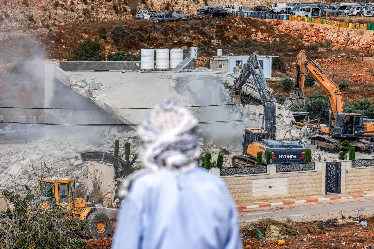 Former French, British diplomats urge action against Israel over Palestine