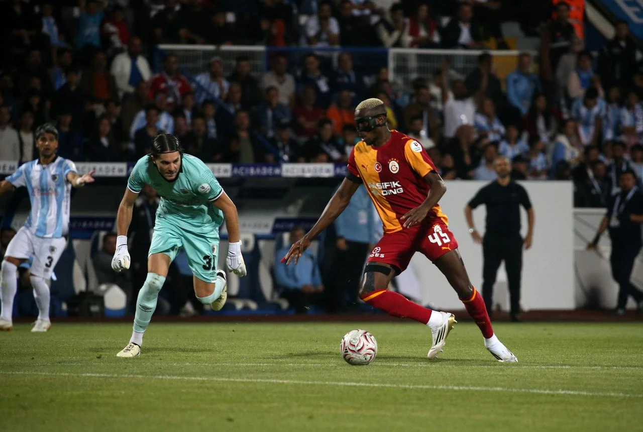 Osimhen of Galatasaray in action during the Turkish Super Lig Week 2 match between Erzurumspor FK and Galatasaray at Kazim Karabekir Stadium, August 21, 2026, in Erzurum, Türkiye. (AA Photo)