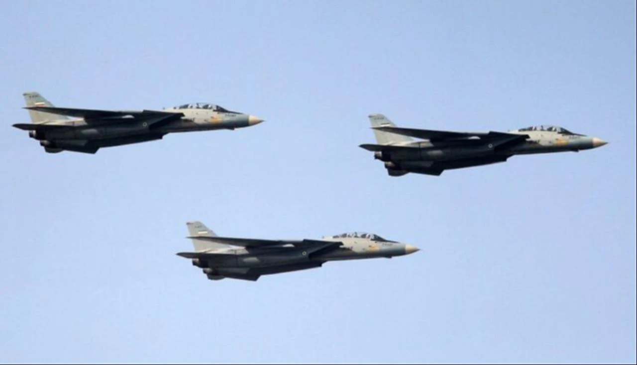 Iran's F-14 fighter jets fly during the annual Army Day military parade in Tehran on April 17, 2012. (AFP Photo)