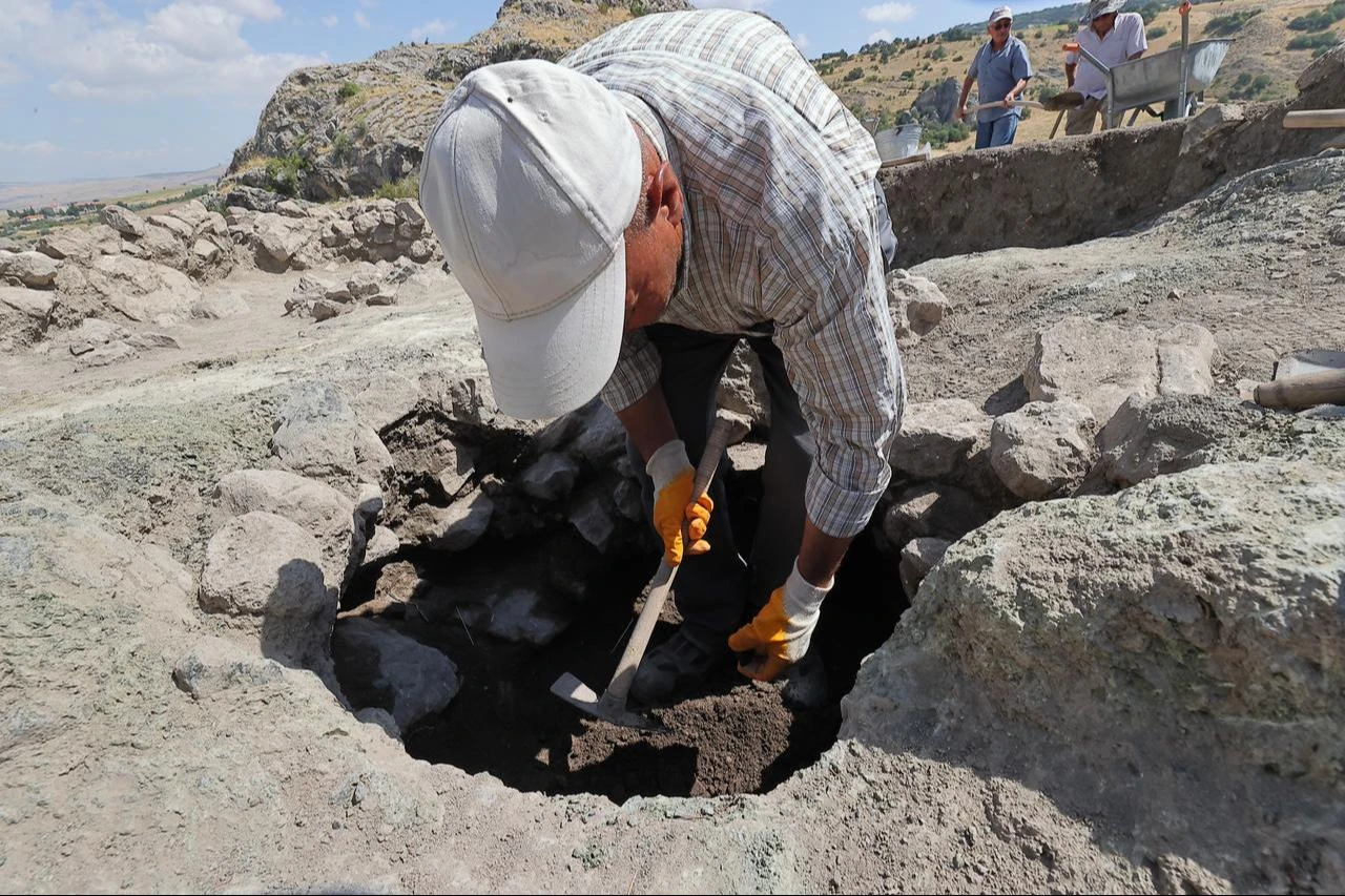 Mehmet Erdek doing fieldwork in Hattusa. (AA Photo)