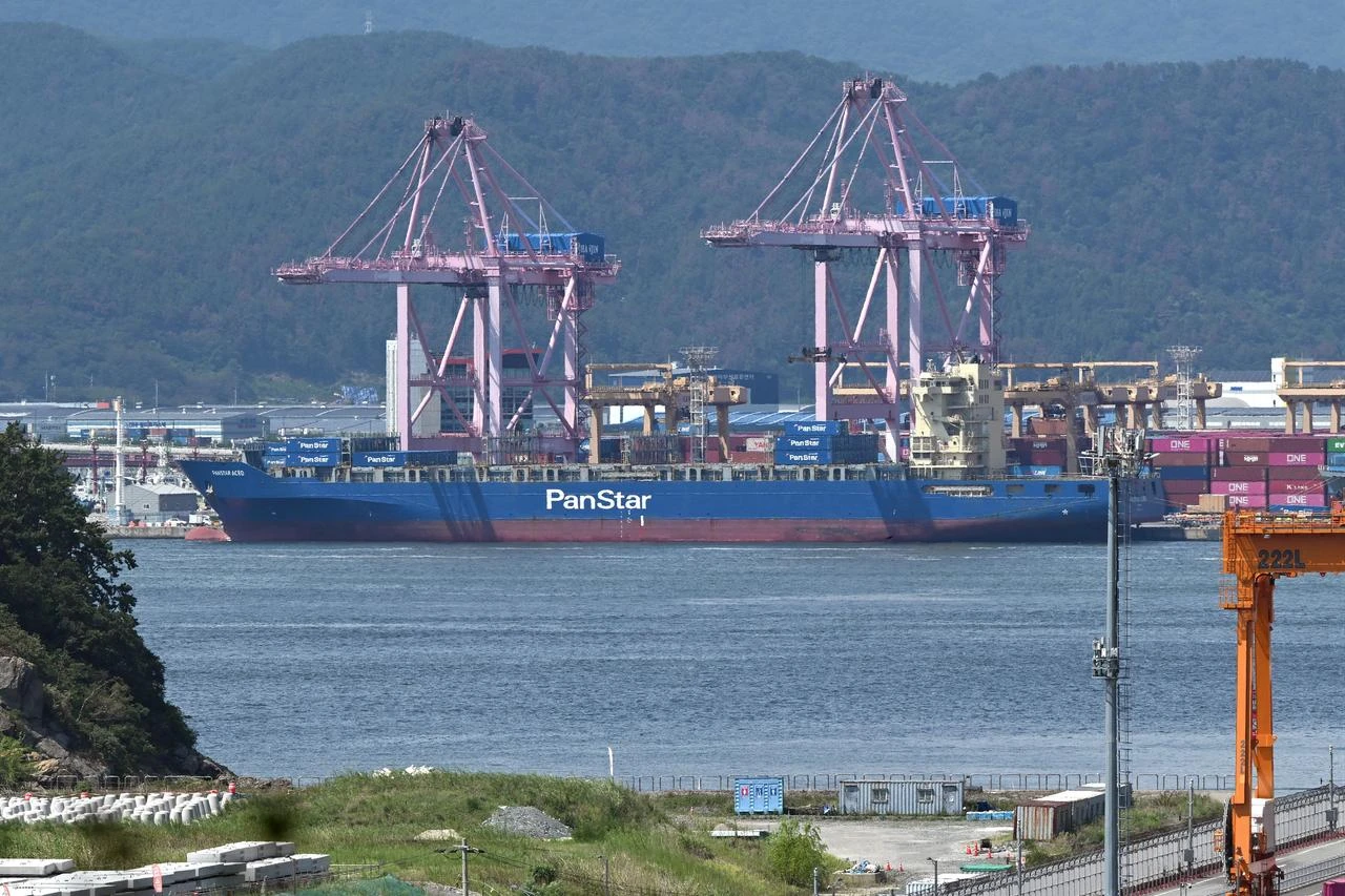 South Korea sends first container ship on trial Arctic route to Europe