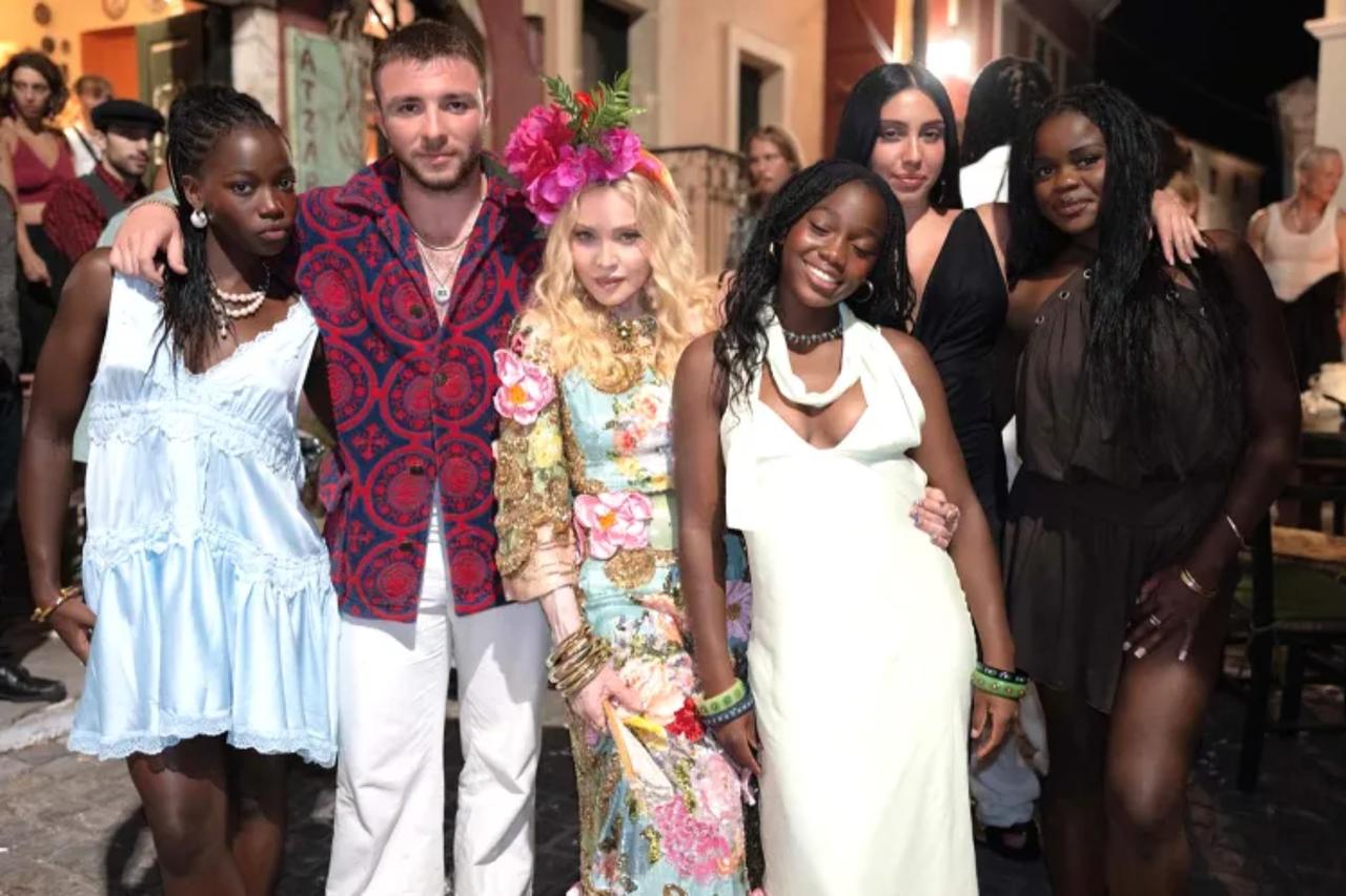 Celebrities put Greece in the spotlight, American tourists follow