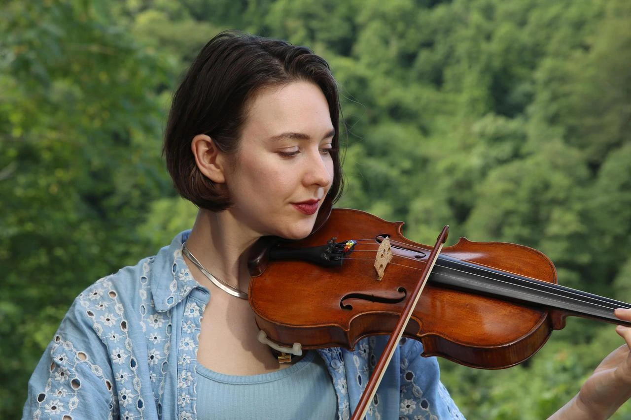 American violinist blends Western, Turkish music traditions