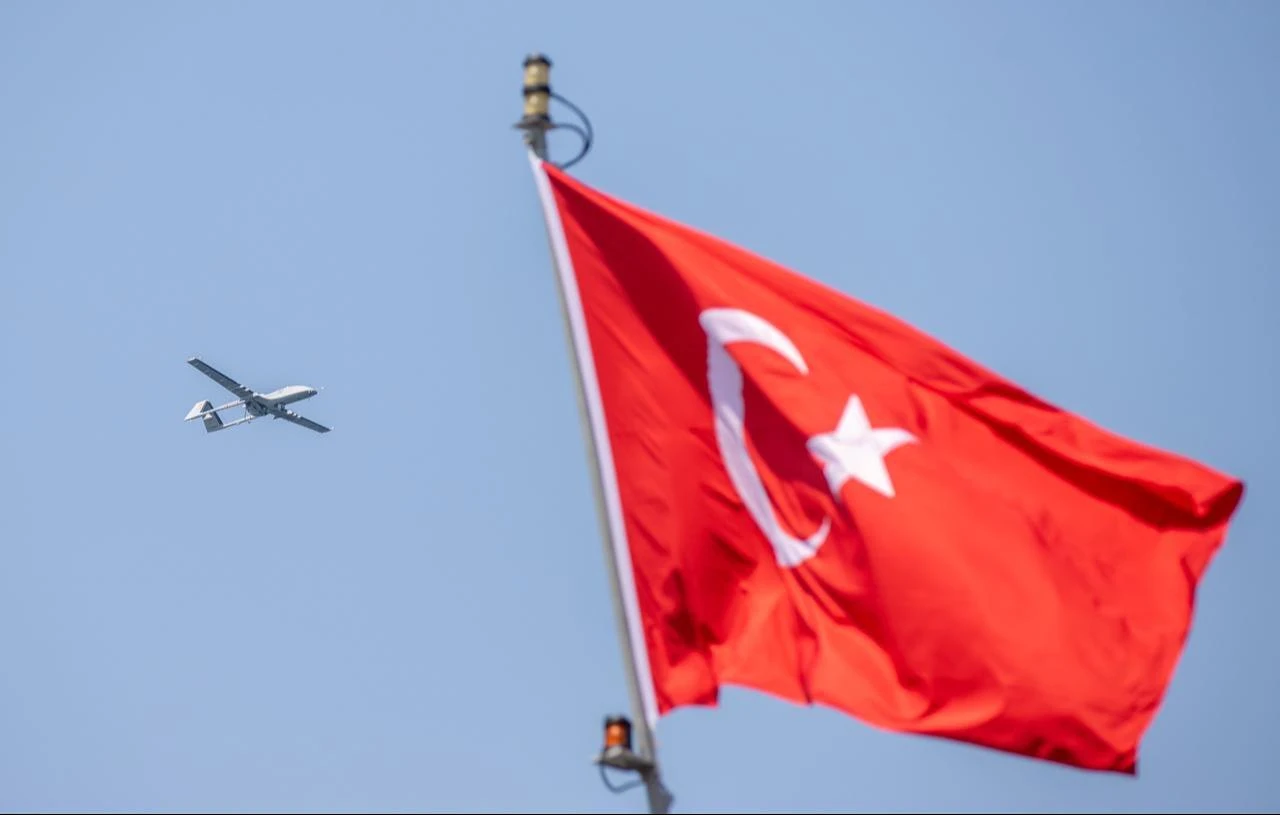 Baykar's Bayraktar TB3 UCAV flies as crowds watch the airshow within Teknofest Blue Homeland at the Golcuk Naval Shipyard Command in Kocaeli, Türkiye, Aug. 22, 2026. (AA Photo)