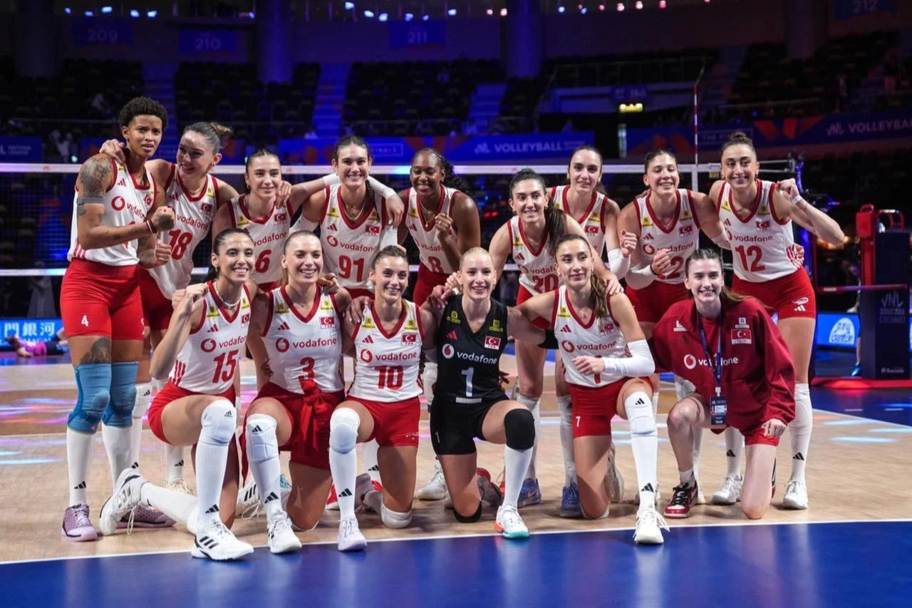 Reigning champions Türkiye extends unbeaten EuroVolley run with 3-1 win over Slovenia