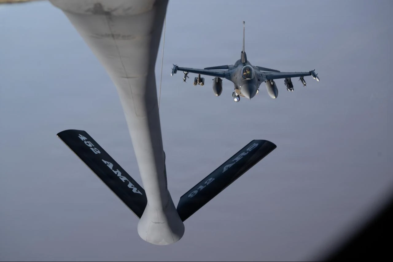A U.S. Air Force F-16 Fighting Falcon aircraft approaches the boom of a U.S. Air Force KC-135 Stratotanker aircraft in the U.S. Central Command area of responsibility Aug. 10, 2026. (Photo via U.S. Air Force)