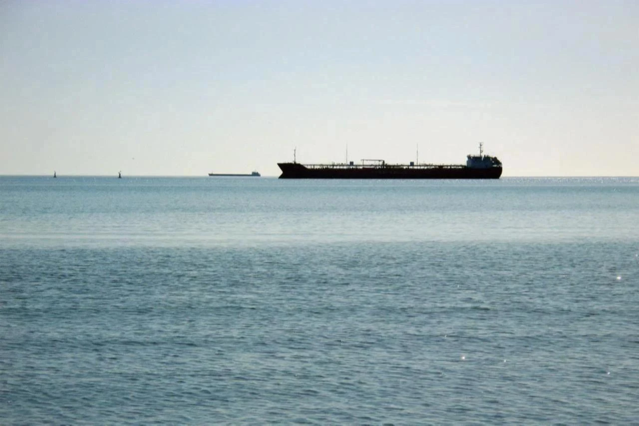 Tanker hit by ‘unknown projectile’ off Saudi Arabia, catches fire