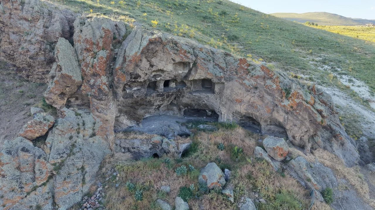 An aerial view shows rock-cut chambers and settlement traces at Hamamderesi in Erzurum, Türkiye, Aug. 24, 2026. (AA Photo)